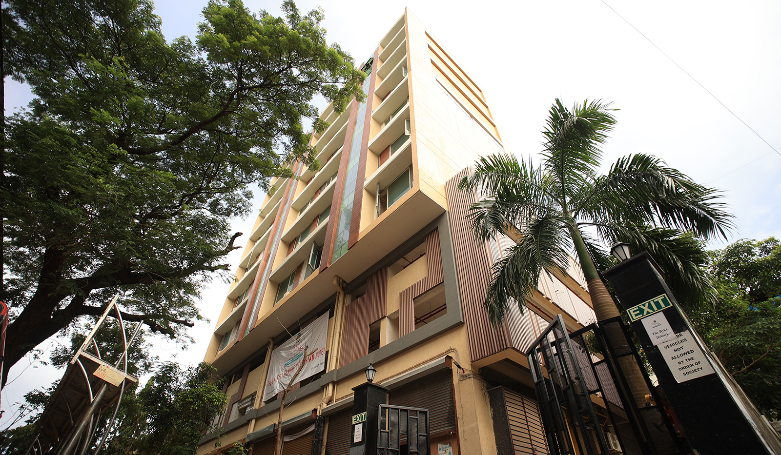 THE BYKE DELOTEL BORIVALI
